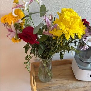 Elegant Floral Arrangement in Glass Vase